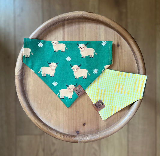 Dairy Daisies / Reversible / Over-the-Collar / Pet Bandana